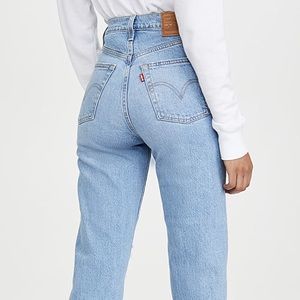 Levi’s Ribcage Straight Light Denim size 27